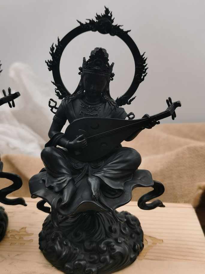 時代提げ物 七福神根付 天然素材【弁才天】高さ約5.0cm 重さ約35ｇ 弁財天 錫 置物 七福神 弁財天様 黒漆加工 [No.194-5]｜薩摩錫器工芸館